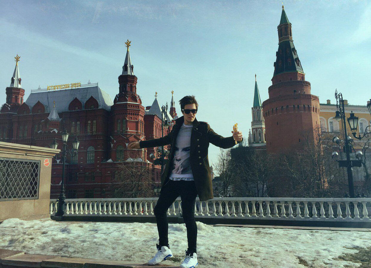 Look at those buildings in the background (yes, ignore Taras) they're magnificent